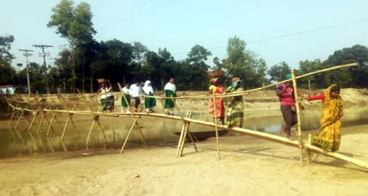 কমলগঞ্জে একটি ব্রিজের জন্য ২৫ গ্রামের মানুষের চরম দুর্ভোগ
