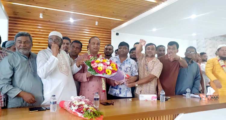 নবনির্বাচিত চেয়ারম্যান এম লিয়াকত আলীকে সংবর্ধনা