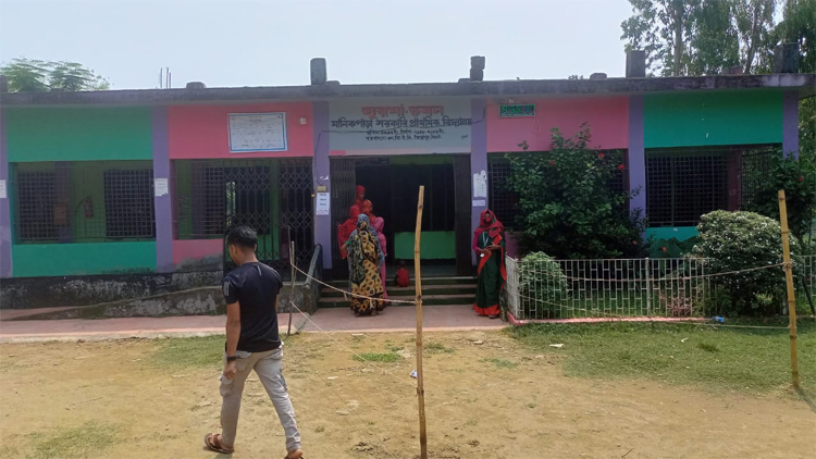 সিলেটের তিন উপজেলায় শান্তিপূর্ণ ভোটগ্রহণ চলছে, ভোটার উপস্থিতি কম