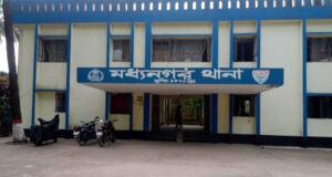 মধ্যনগরে পুলিশের বিশেষ অভিযানে আ/ট/ক ১