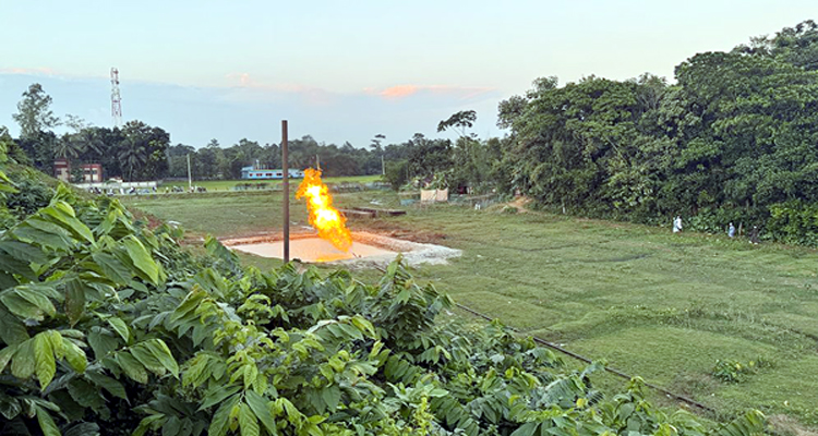 সিলেটে গ্যাস খুঁজতে গিয়ে মিলল তেলের সন্ধান