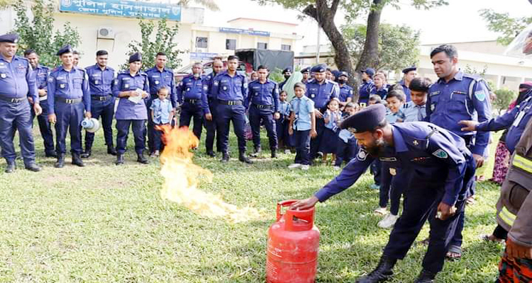 সুনামগঞ্জে পুলিশের অগ্নিনির্বাপক মহড়া