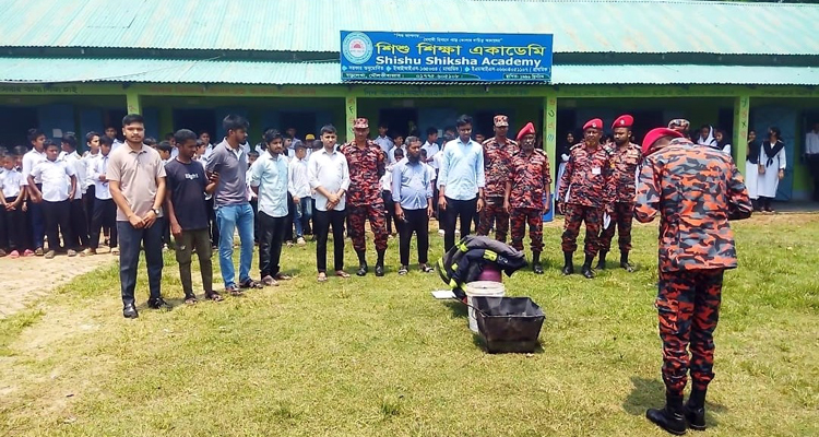 বড়লেখায় শিশু শিক্ষা একাডেমিতে অগ্নিনির্বাপণ মহড়া