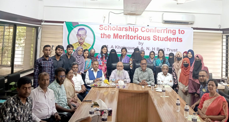 এমসি কলেজে এম এ খালেক এন্ড এ.এন.এইচ. বারী ট্রাস্টের মেধাবৃত্তি প্রদান