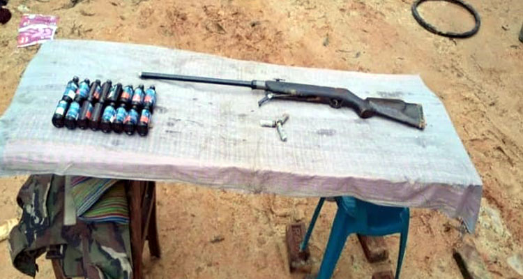 মাধবপুরে অস্ত্র ও ফেনসিডিল উদ্ধার