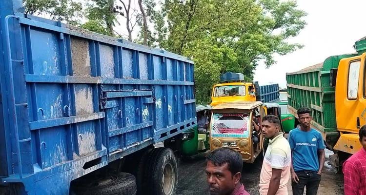 সিলেটে ট্রাকের মুখোমুখি সংঘর্ষ, আহত ১