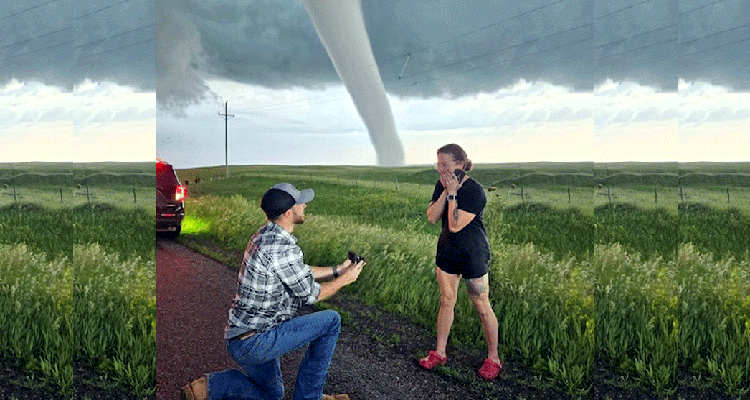 ভয়াবহ টর্নেডোর সামনেই প্রেমিকাকে বিয়ের প্রস্তাব দিলেন প্রেমিক
