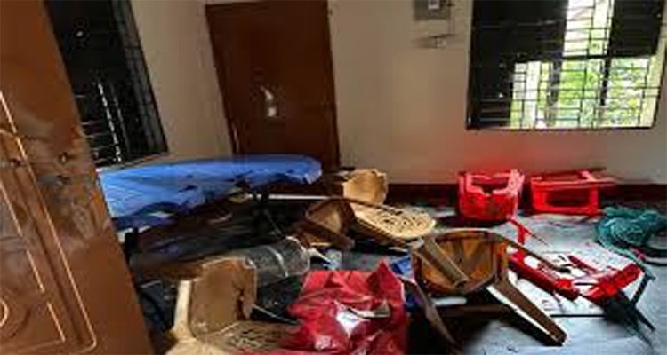 জগন্নাথপুর প্রবাসী ছাত্রদল নেতার বাড়িতে হামলা, ভাংচুর ও লুটপাট, আহত ১