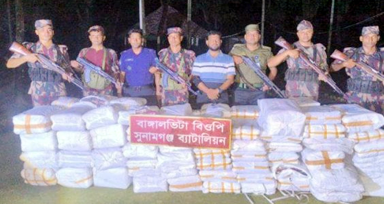 মধ্যনগরে বিপুল পরিমাণ ভারতীয় চোরাই পণ্য জব্দ
