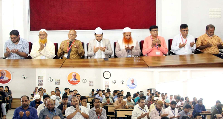 মাইলস্টোন স্কুল এন্ড কলেজে নিহত ও আহত শিক্ষার্থীদের জন‍্য লিডিং ইউনিভার্সিটিতে দোয়া