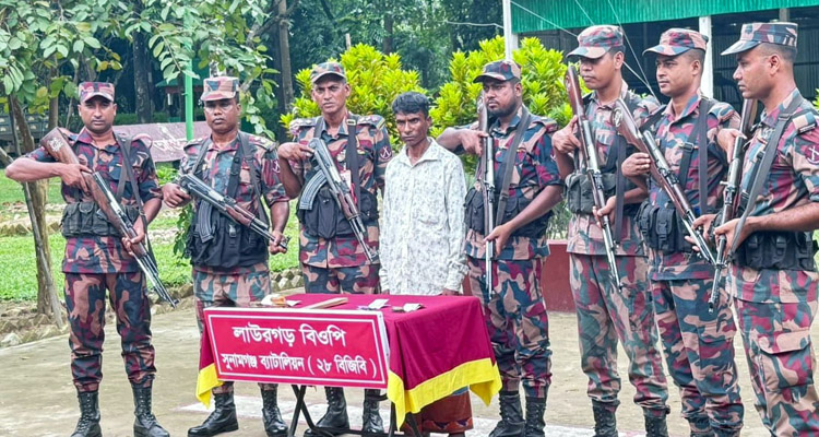 তাহিরপুর সীমান্তে ভারতীয় রুপিসহ বাংলাদেশি যুবক আটক