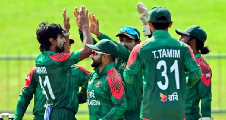 মিরাজের আঘাতের পর কুশলের ফিফটি