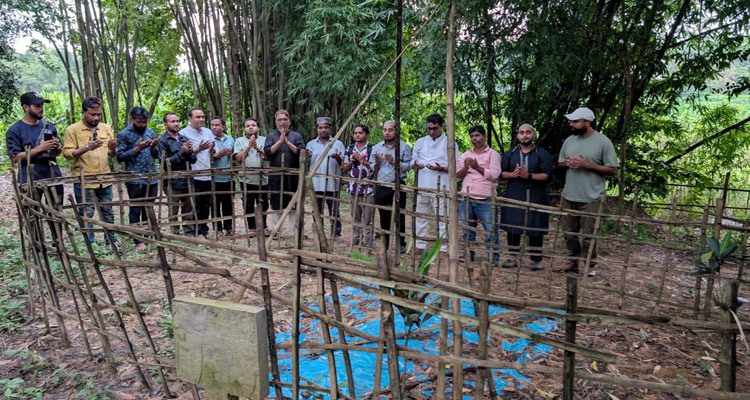 বিয়ানীবাজারে শহীদ সাংবাদিক তুরাবের কবর জিয়ারত করেছেন প্রেসক্লাব নেতৃবৃন্দ