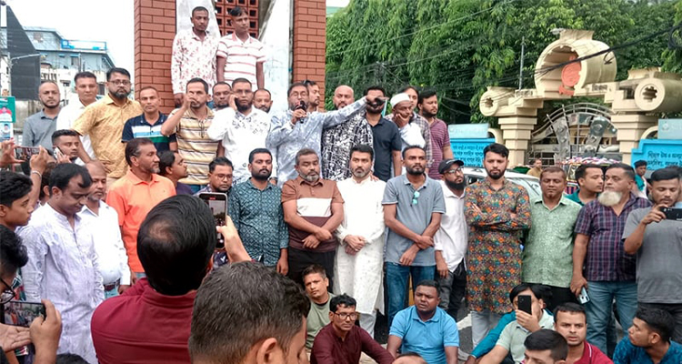 সিলেটে অনুষ্ঠান থেকে জুলাইযোদ্ধাকে বের করার প্রতিবাদে বিক্ষোভ