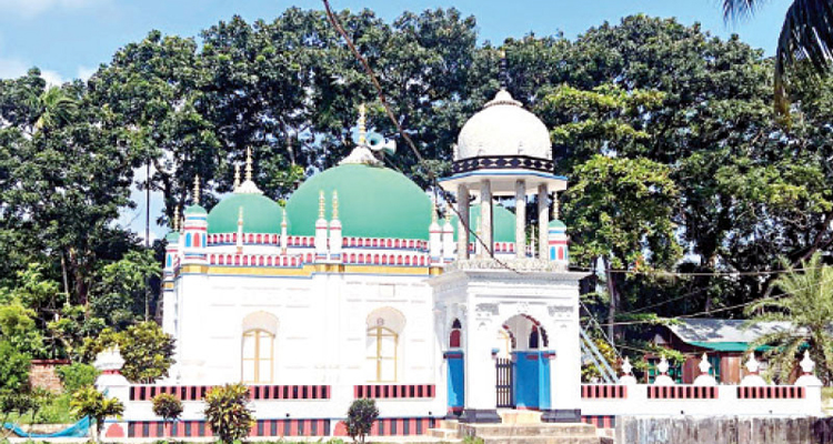 মুরাদনগরে মিয়াবাড়ির শতবর্ষী মসজিদ