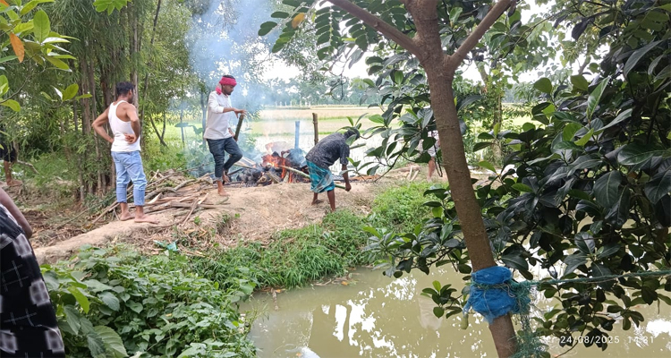 পরিবেশ দূষণের অজুহাত দেখিয়ে মৃতের শবদাহ কাজে বাধার মুখে হিন্দু পরিবার