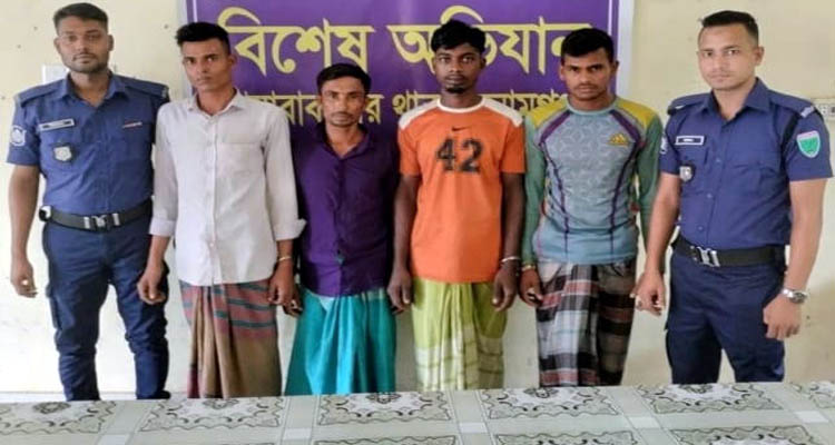 দোয়ারাবাজারে অবৈধভাবে বালু উত্তোলনে আটক ৪