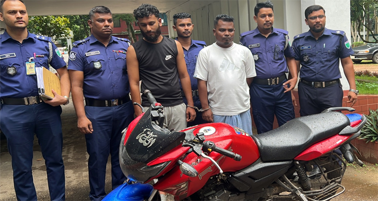 মৌলভীবাজারে বাবা ও মেয়ের গলায় দা ধরে ছিনতাই, গ্রেফতার ২