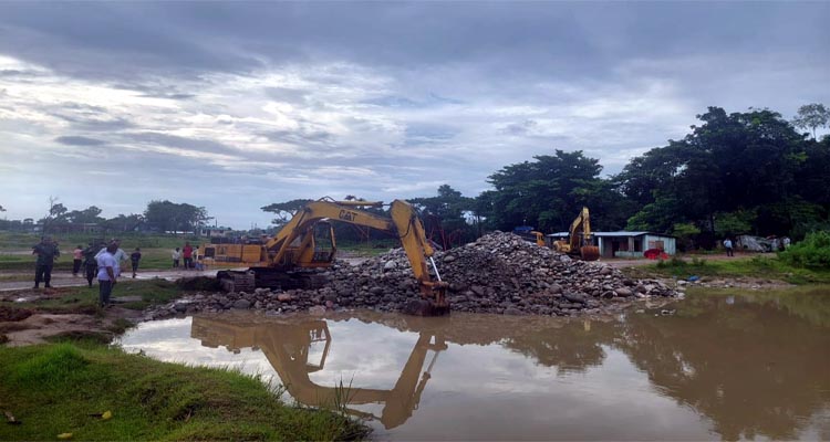 সিলেটে পুকুর থেকে দেড় লাখ ঘনফুট পাথর উদ্ধার