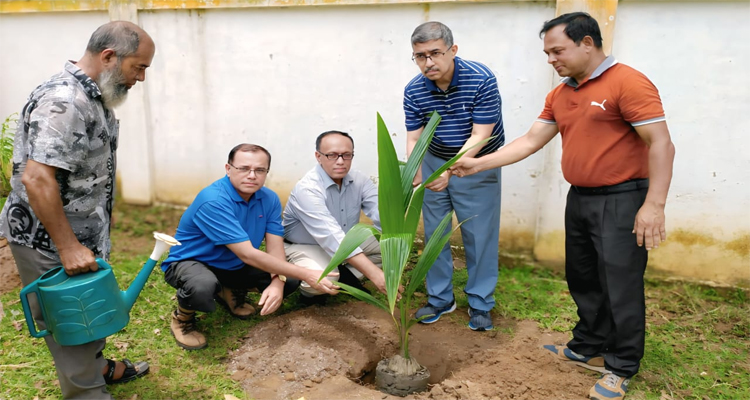 <span style='color:#ff0000;font-size:18px;'>এনটিসি চেয়ারম্যান ও এমডি’র পরিবেশবান্ধব উদ্যোগ</span> <br/> তেলিয়াপাড়া চা বাগানে মাছের পোনা অবমুক্ত ও গাছের চারা রোপণ উদ্বোধন