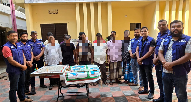 মৌলভীবাজারে জুয়ার খেলার সরঞ্জামসহ আটক ১৮