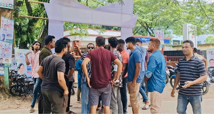 দু-গ্রুপের সংঘর্ষে রাজনগরে স্বেচ্ছাসেবক দলের কর্মীসভা বন্ধ