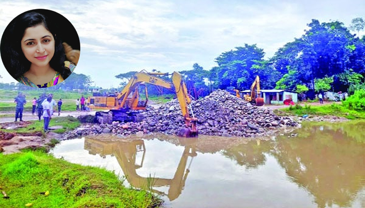 সিলেটে পুকুর থেকে বিপুল পরিমান সাদাপাথর উদ্ধার