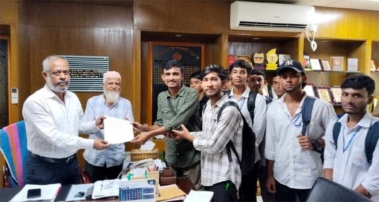 ৬ দফা দাবিতে মৌলভীবাজার সরকারি কলেজে ছাত্রফ্রন্টের স্মারকলিপি প্রদান
