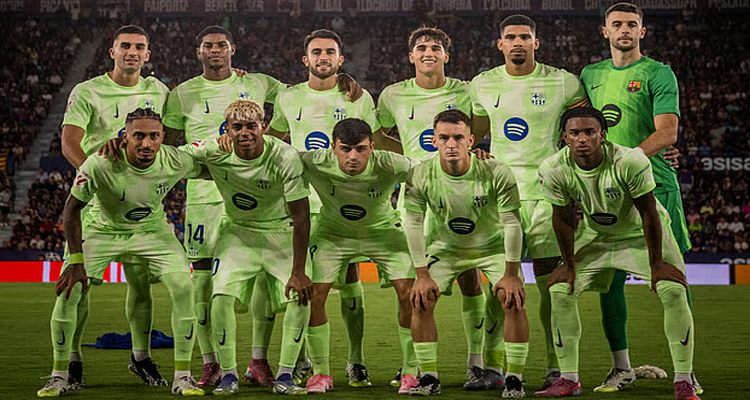 বার্সেলোনা যেকারণে এখনো গত মৌসুমের জার্সি পরে খেলছে