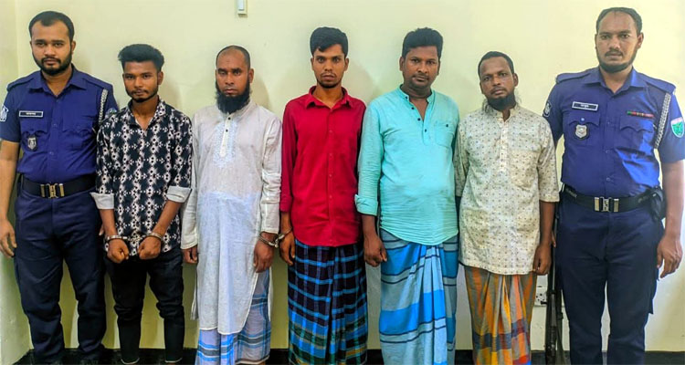 সিলেটে পাথর লুটের ঘটনায় গ্রেপ্তার ৫