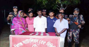 চুনারুঘাট সীমান্তে ৫ বাংলাদেশি আটক