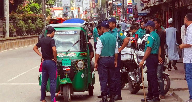 সিলেটে পুলিশের অভিযানে ৮৭ যানবাহন আটক, ১৭ মামলা