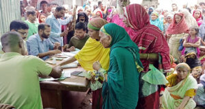 পা শরীল চলে না, ভাতার টাকা নিতে ব্যাংকে আইতে হয়