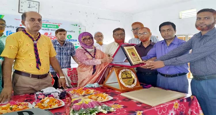 মাধবপুরে কলেজে শিক্ষিকার বিদায় সংবর্ধনা 