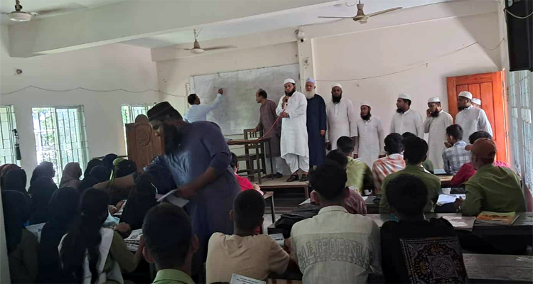 বানিয়াচংয়ে কলেজে জমিয়তের এমপি প্রার্থীর শিক্ষক ও শিক্ষার্থীদের সঙ্গে সাক্ষাৎ