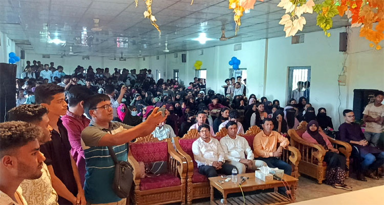 চুনারুঘাট সরকারি কলেজে নবীন শিক্ষার্থীদের বরণ
