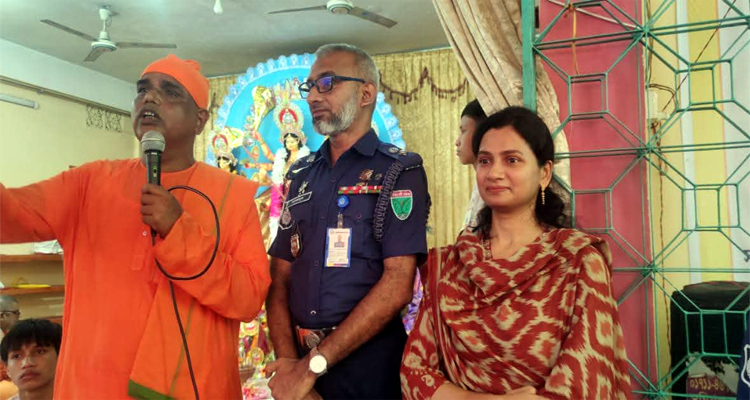 হবিগঞ্জে পূজামণ্ডপ ও কুমারী পূজা পরিদর্শনে পুলিশ সুপার