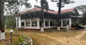ঐতিহাসিক বাংলোটি সংরক্ষণ করতে চায় সরকার, আপত্তি শ্রমিকদের