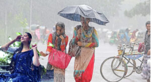 বৃষ্টির পানি থেকে চুলের সুরক্ষায় যা করবেন