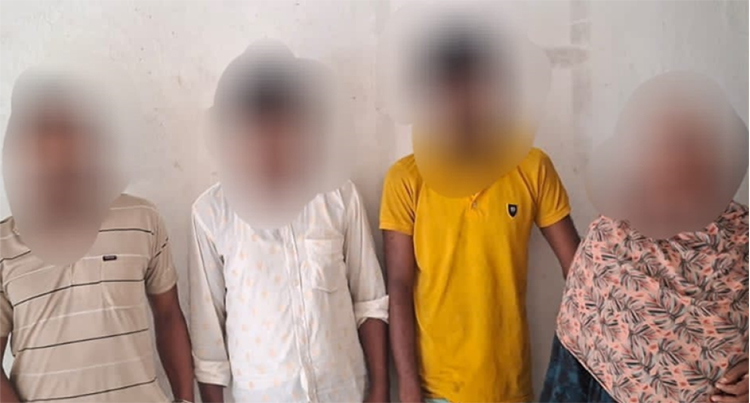দক্ষিণ সুরমায় হোটেলে এক নারী নিয়ে ৩ পুরুষ