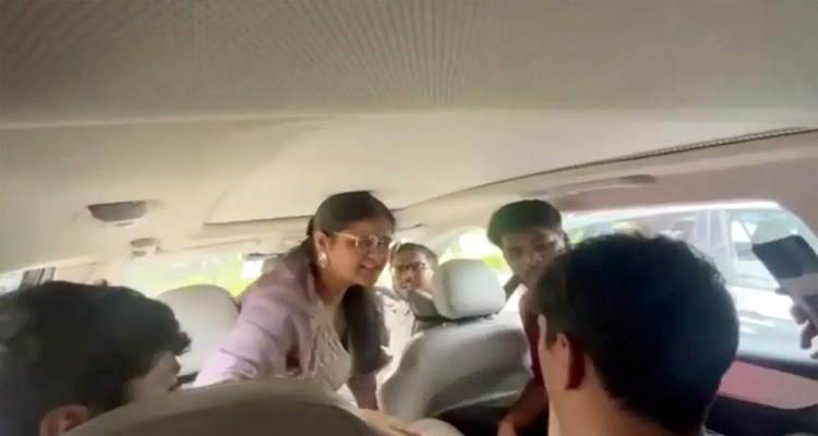 বিশ্ববিদ্যালয়ের শিক্ষার্থীকে ৬০ চড়, ভিডিও ভাইরাল