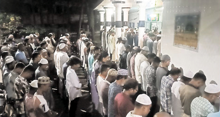 না ফেরার দেশে সাংবাদিক আবুল মোহাম্মদ স্বজন, সতীর্থদের অশ্রুসিক্ত বিদায়