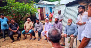 অগ্নিকাণ্ডে ক্ষতিগ্রস্ত পরিবারকে ঘর নির্মাণ সামগ্রী দিলেন জামায়াত নেতা