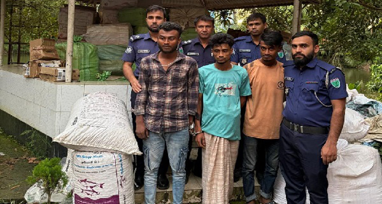 সিলেটে ভারতীয় কসমেটিকস ও চকলেট জব্দ, আটক ৩