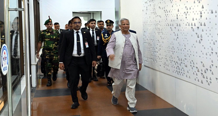 নিউইয়র্কে সফর শেষে দেশে ফিরেছেন ড. ইউনূস