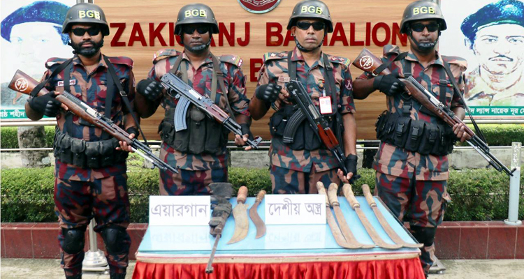 সিলেটে অস্ত্রসহ ১৬ লাখ টাকার ভারতীয় পণ্য জব্দ