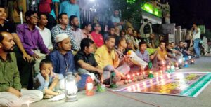 বিদ্যুৎ লোডশেডিংয়ের প্রতিবাদে হারিকেন, কুপিবাতি, মোমবাতি নিয়ে অবস্থান কর্মসূচী