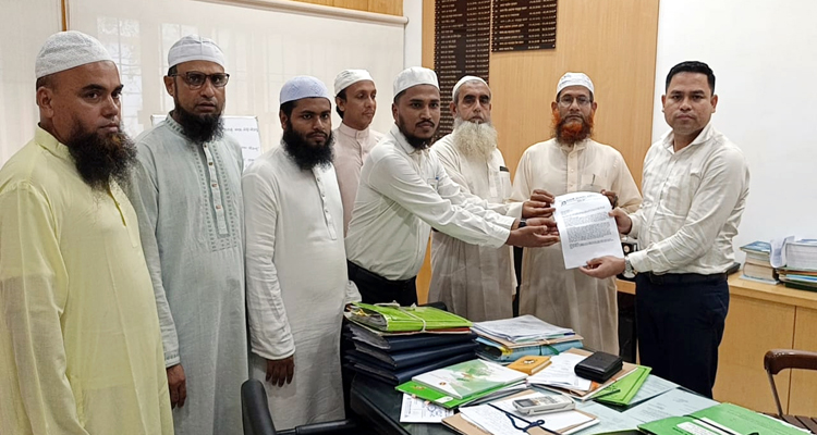 ৫ দফা দাবি বাস্তবায়নে প্রধান উপদেষ্টা বরাবরে স্মারকলিপি প্রদান