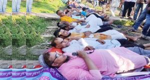 ১ মাসের মধ্যে রেলের সমস্যা দূর না হলে রেলের সামনের শোয়া কর্মসূচী