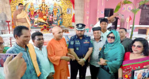 সিলেট রেঞ্জ ডিআইজি সুনামগঞ্জের বিভিন্ন পূজামণ্ডপ পরিদর্শন